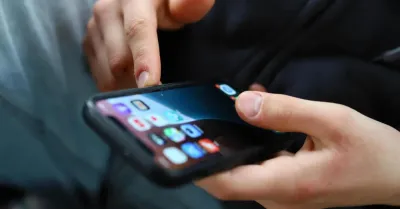 Raport: nastolatki deklarują udział w internetowych challenge'ach, choć ich rodzice są innego zdania